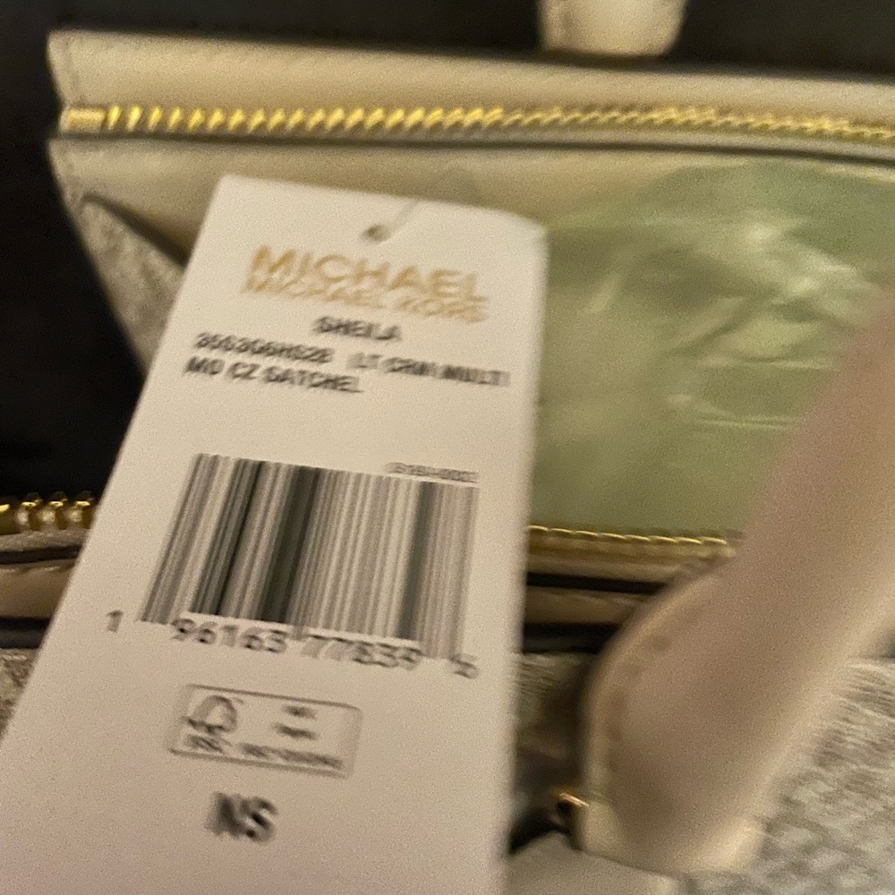 Michael Kors Gold and Cream Satchel. - Picture 4 of 8